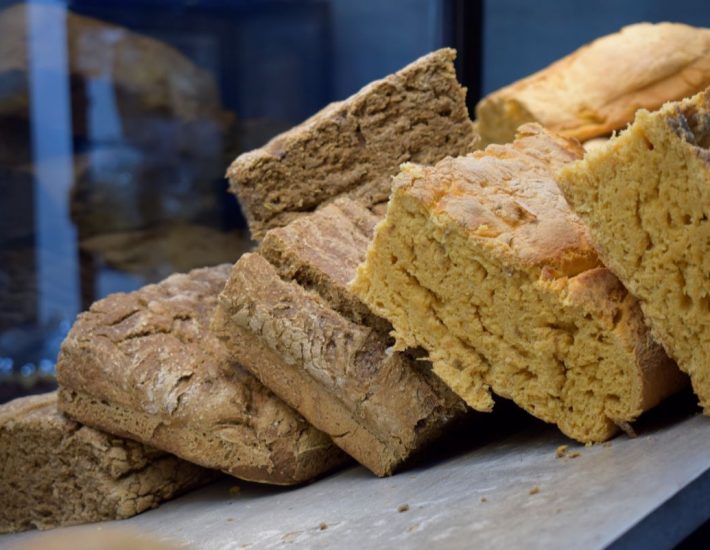 Στον Σέκκα στον Πειραιά για προζυμένιο ψωμί στον ξυλόφουρνο