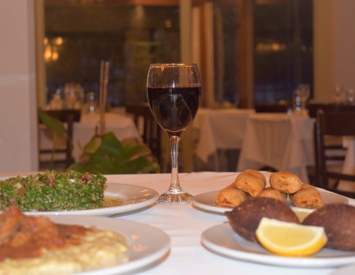 Suzanna: Το εστιατόριο που ενώνει το Παλαιό Φάληρο με τη Συρία και την Κωνσταντινούπολη