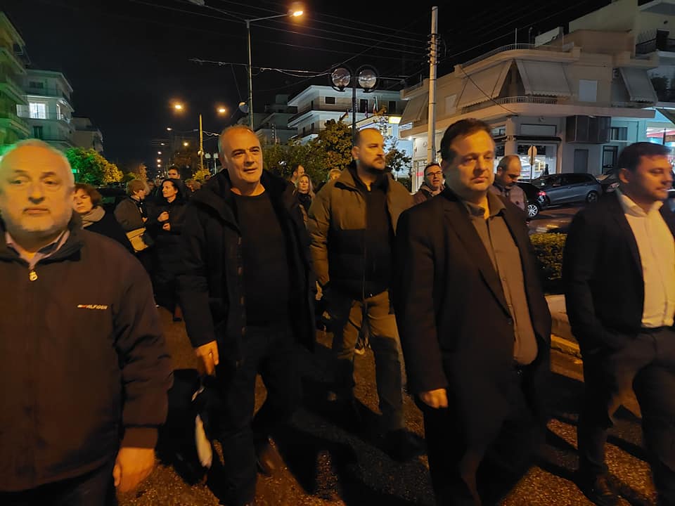 Ηλιούπολη: Στη σιωπηλή διαμαρτυρία για τα Τέμπη και ο Δήμαρχος Γιώργος Χατζηδάκης
