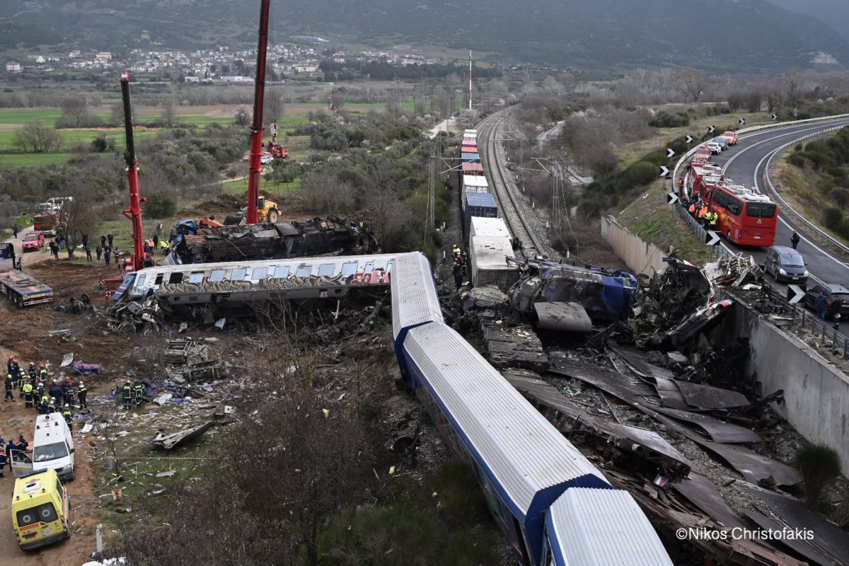 Σύγκρουση τρένων στα Τέμπη: Τι είναι το τριήμερο Εθνικό Πένθος – Οι εφτά φορές που κηρύχθηκε στην χώρα μας