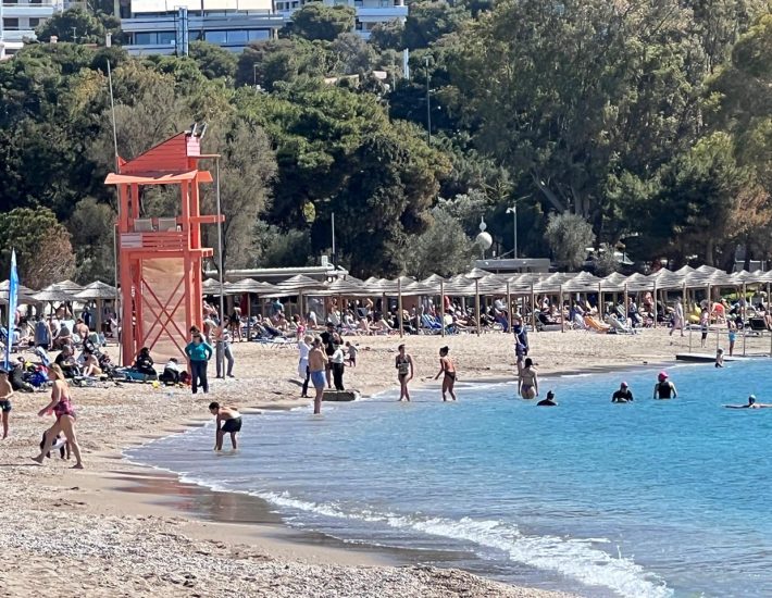 Ακτή Βουλιαγμένης: Καταγγελία για κλοπές στην παραλία