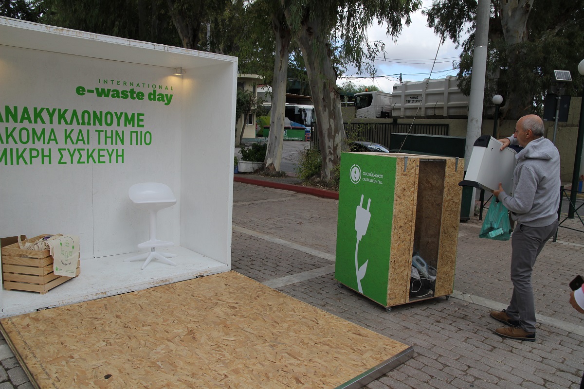 Παγκόσμια Ημέρα Ανακύκλωσης: Ποιος είναι ο σωστός και εύκολος τρόπος να ανακυκλώσεις τις ηλεκτρικές συσκευές σου