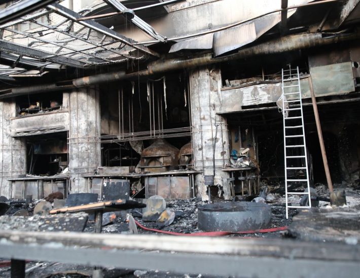 Νέα Σμύρνη: Τον ηθικό αυτουργό της καταστροφικής φωτιάς στο εστιατόριο ψάχνουν οι Αρχές
