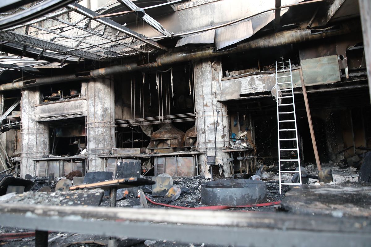 Νέα Σμύρνη: Τον ηθικό αυτουργό της καταστροφικής φωτιάς στο εστιατόριο ψάχνουν οι Αρχές