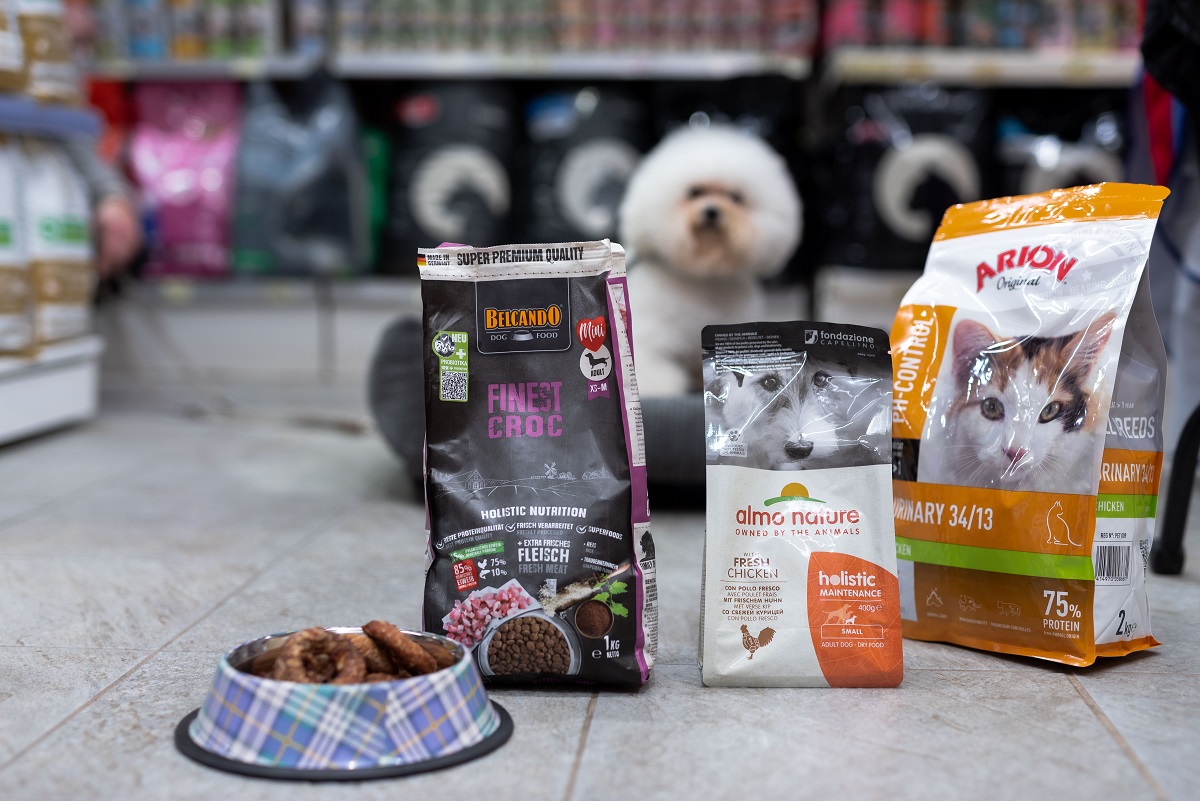 Ξέρουμε πού θα βρεις τις πιο κατάλληλες τροφές σκύλου και γάτας στη Βούλα