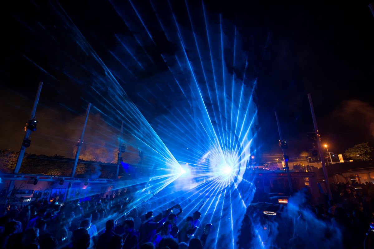 Οι DJs Tony P και Viton έρχονται αυτή την Κυριακή στο Island