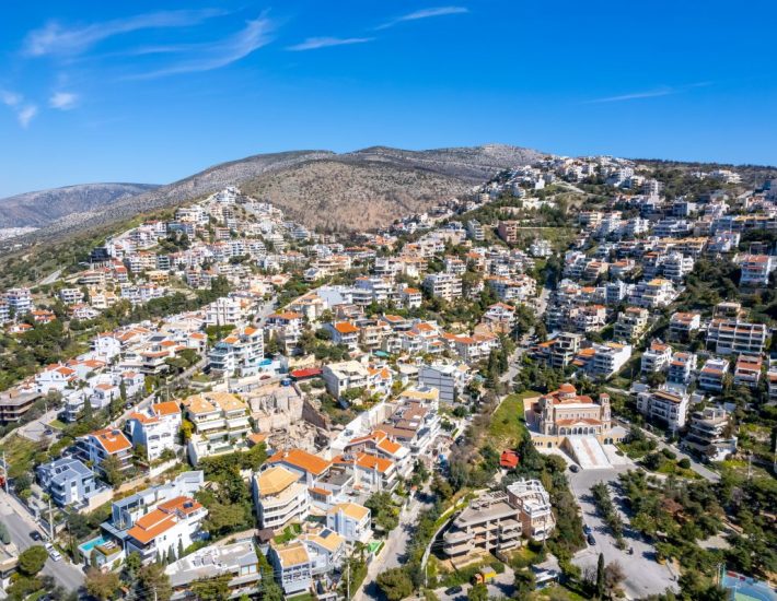 Μπορούν τελικά οι δήμοι να κόβουν τις άδειες για τα ψηλά κτίρια;