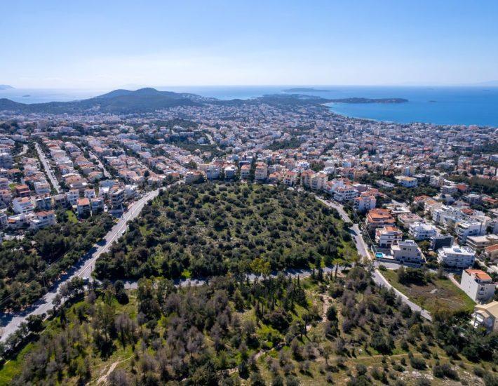 Γιατί επιβάλλει το τέλος Τοπικής Βιώσιμης Ανάπτυξης ο Δήμος Βάρης-Βούλας-Βουλιαγμένης