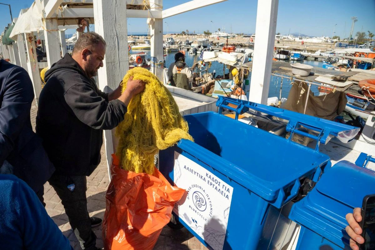 Γλυφάδα: Τα δίχτυα των ψαράδων ανακυκλώνονται και γίνονται χρήσιμα αντικείμενα