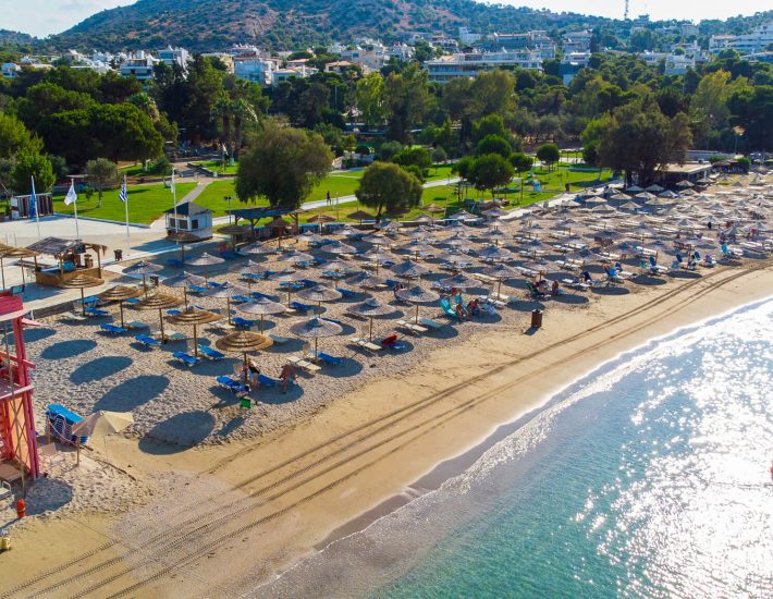 Νότια Προάστια: Κωνσταντακόπουλος, Γιαννακόπουλος και Prem Watsa «ρίχνουν» 50 εκατ. στις πλαζ