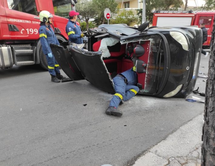 Άλιμος: Σοβαρό τροχαίο με νεκρό – Μηχανή «καρφώθηκε» σε αυτοκίνητο