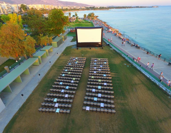 Θερινά σινεμά δίπλα στη θάλασσα για ταινίες με άρωμα καλοκαιριού