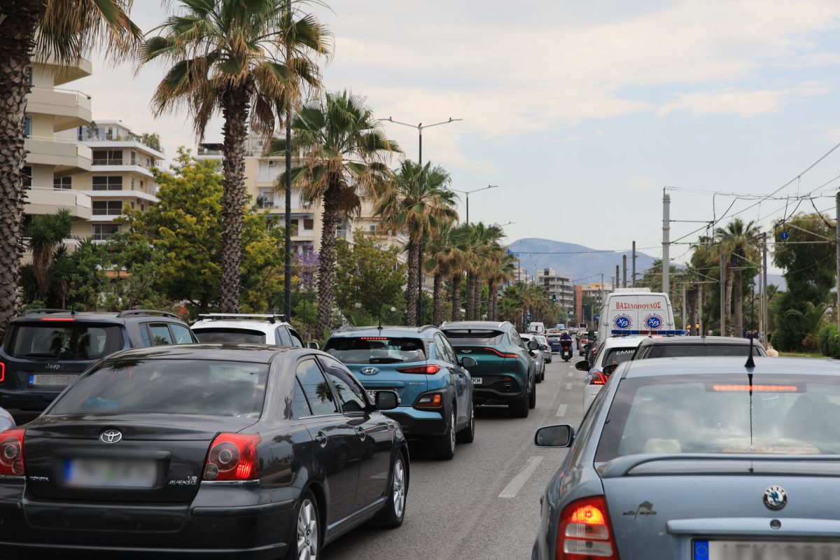 Παραλιακή: Σοβαρό τροχαίο με καραμπόλα τεσσάρων οχημάτων στο ύψος του Σταύρος Νιάρχος