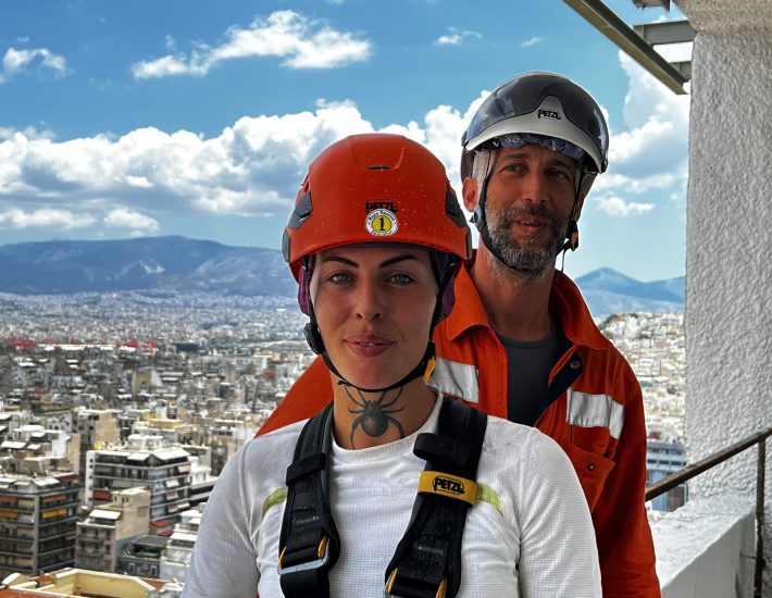 Πώς είναι να δουλεύεις σαν «εναερίτης» στον Πύργο του Πειραιά