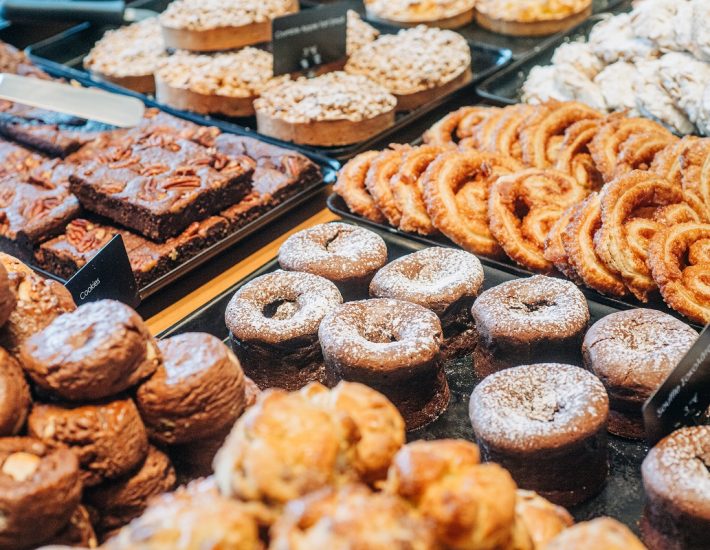 Η Ipirotissa στη Βούλα είναι η απαραίτητη (all day) στάση για καφέ και σνακ και πριν την παραλία