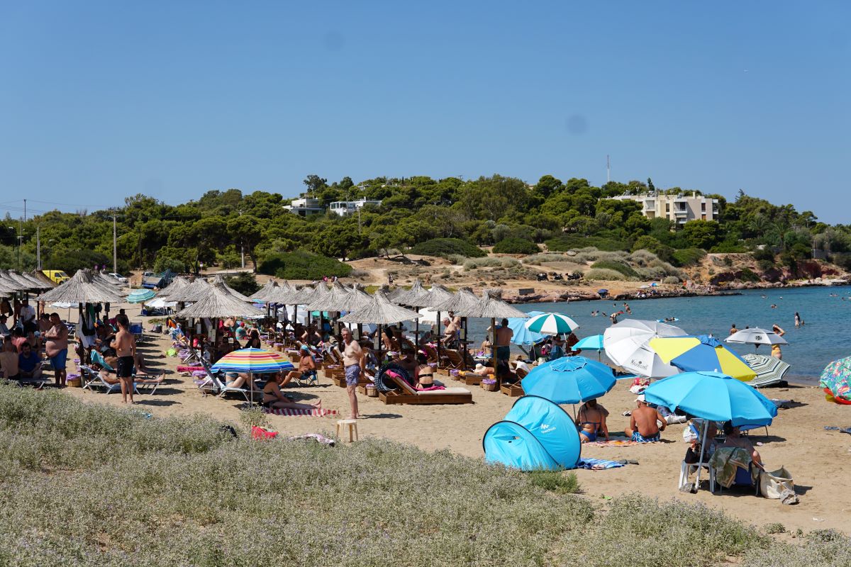 Οργανωμένες παραλίες – Ανατολική Αττική: Παραβάσεις για 8 στις 10 επιχειρήσεις