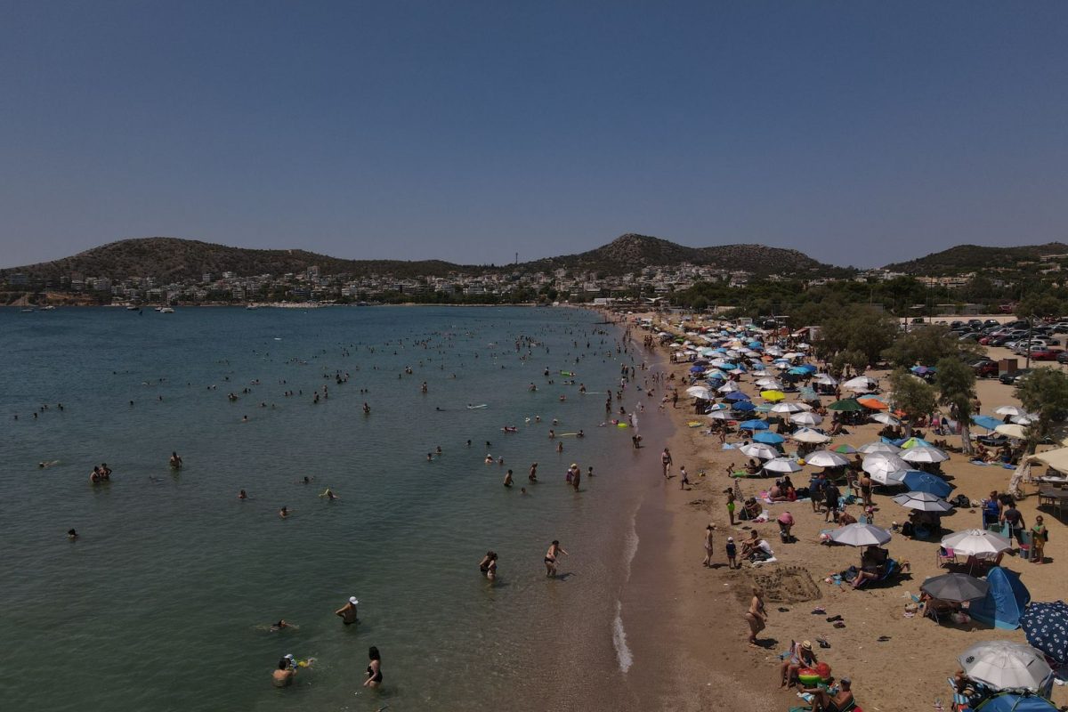 Καβούρι: Χειροβομβίδα εντοπίστηκε στην παραλία