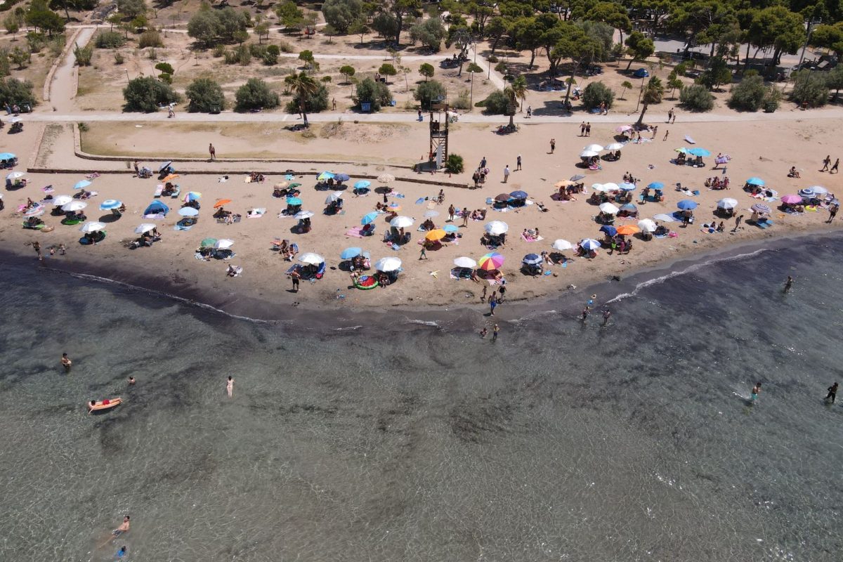 4+1 παραλίες στα Νότια Προάστια, μια ανάσα από το κέντρο της Αθήνας