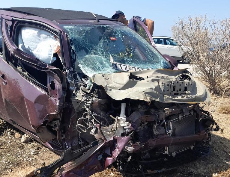 Σοβαρό τροχαίο στο τρίτο λιμανάκι της Βουλιαγμένης – Όχημα συγκρούστηκε με λεωφορείο