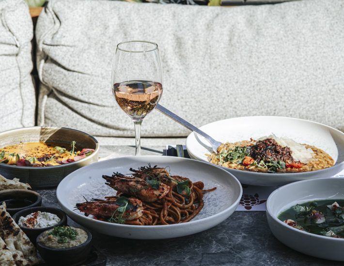 Caretta Athens: Το all-day spot που παντρεύει τη μεσογειακή παράδοση και την ελληνική γαστρονομία με τη σύγχρονη fusion κουζίνα