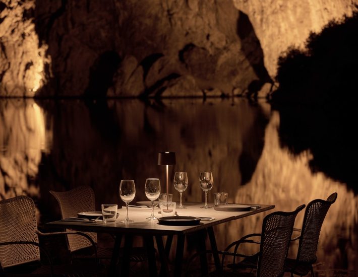 Abraovata: Γαστρονομικές συγκινήσεις με φόντο τη Λίμνη της Βουλιαγμένης