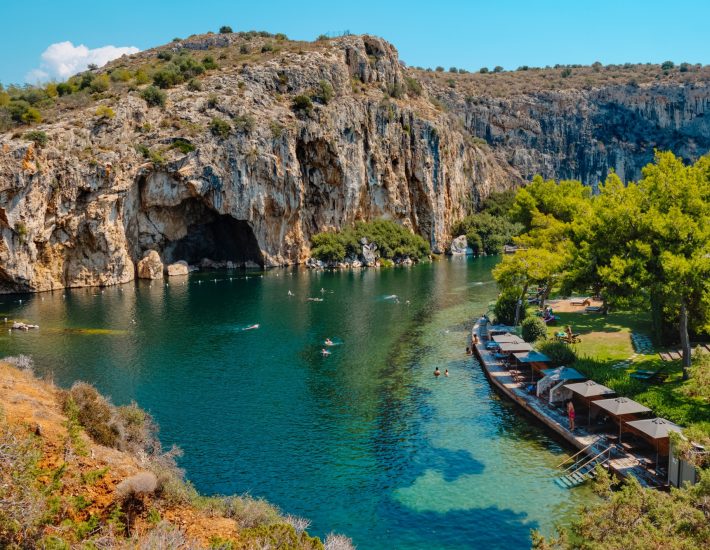 Η Λίμνη της Βουλιαγμένης: Υπάρχουν ακόμα νεράιδες στην Αττική;