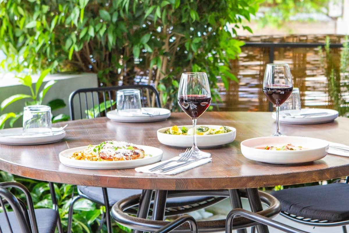 Ether: Μεσογειακές γεύσεις και ανοιχτή κουζίνα στο νέο εστιατόριο της Ηλιούπολης