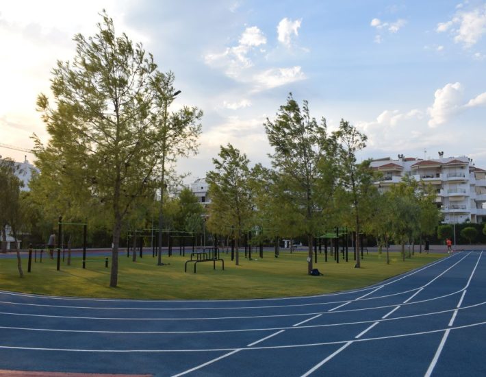 Επισκεφθήκαμε το πάρκο άθλησης στη Γλυφάδα που καλύπτει ένα ολόκληρο οικοδομικό τετράγωνο
