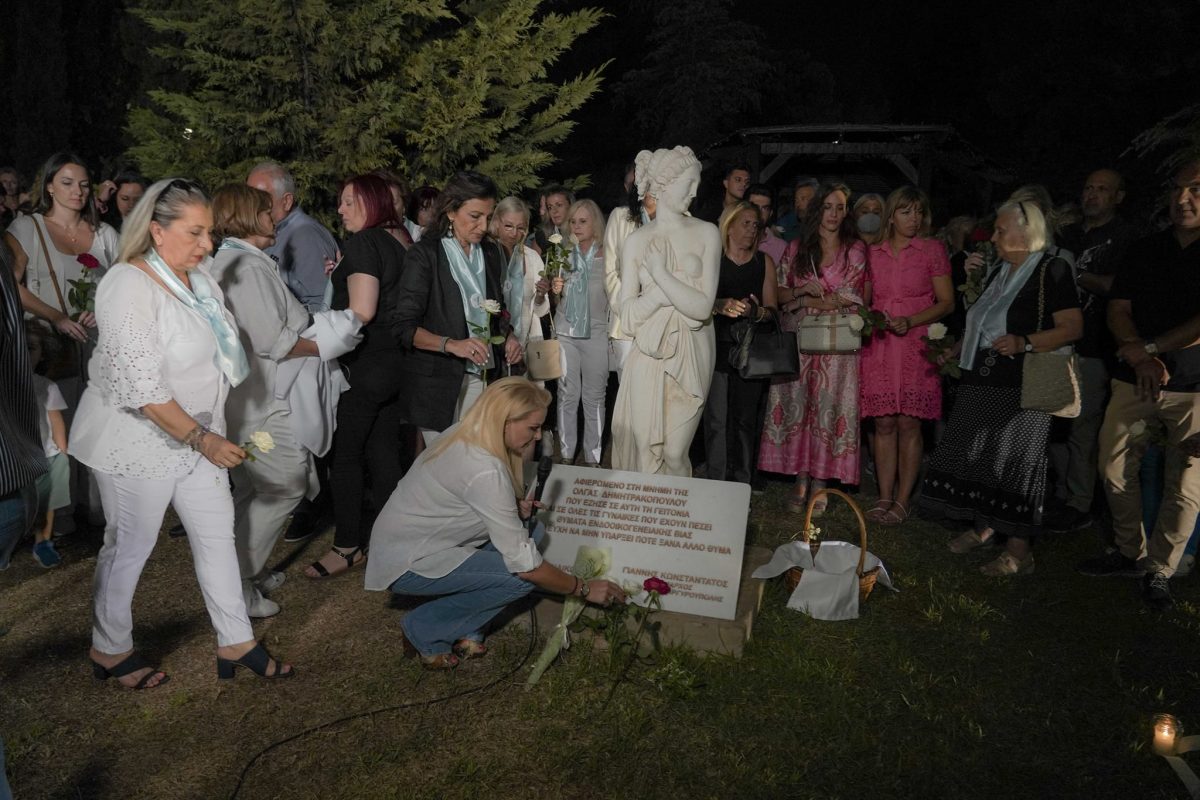 Αργυρούπολη: Μνημείο για την 41χρονη Όλγα που πέθανε μετά τον άγριο ξυλοδαρμό από τον σύντροφό της