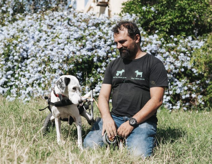 Οι άνθρωποι που δίνουν μια δεύτερη ευκαιρία στα ανάπηρα ζώα