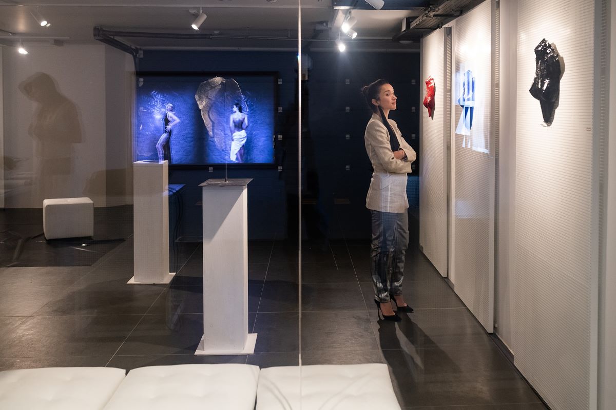 Η ατομική έκθεση της Marjan Fahimi έρχεται στη Domus Art Gallery στη Βάρη
