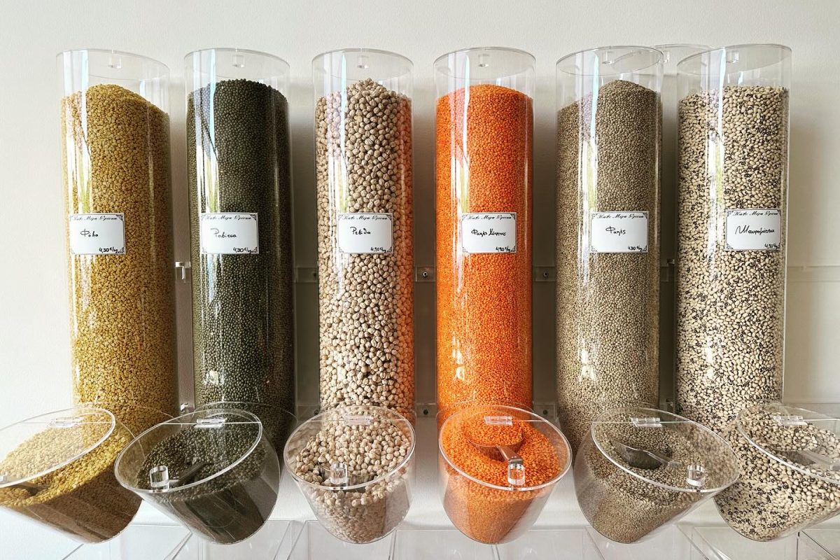 Olla Refill: Αυτό είναι το νέο οινοπαντοπωλείο της Γλυφάδας που σου φτιάχνει και καφέ