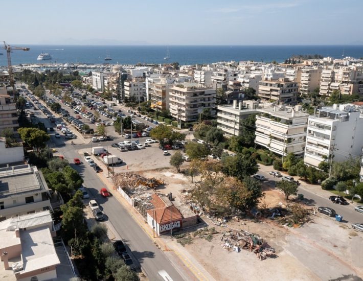 Δήμος Γλυφάδας: Η ιστορική ταβέρνα «Μπάρμπα Πέτρος» της οδού Ζέρβα μετατρέπεται σε πάρκο