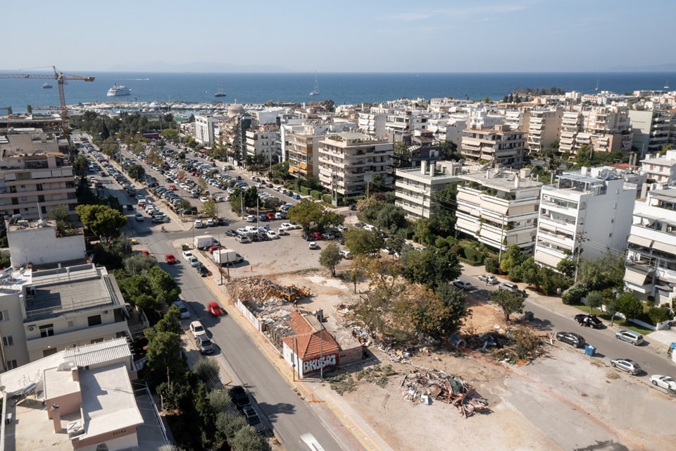 Δήμος Γλυφάδας: Η ιστορική ταβέρνα «Μπάρμπα Πέτρος» της οδού Ζέρβα μετατρέπεται σε πάρκο