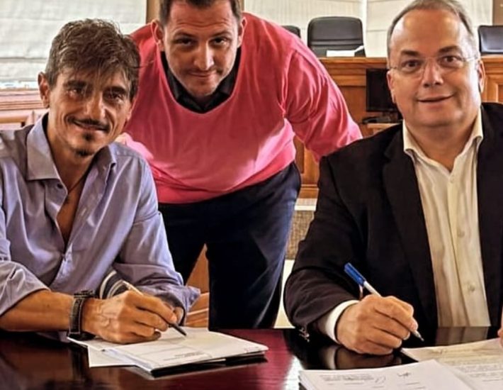 Ακτή Βάρκιζας: «Έπεσαν» οι τελικές υπογραφές μεταξύ Γιαννακόπουλου και Κωνσταντέλλου