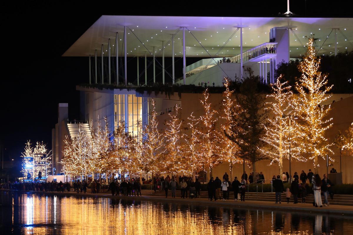 Χριστούγεννα στο ΚΠΙΣΝ: Ένα πλούσιο πρόγραμμα με παγοδρόμιο, συναυλίες και παραστάσεις