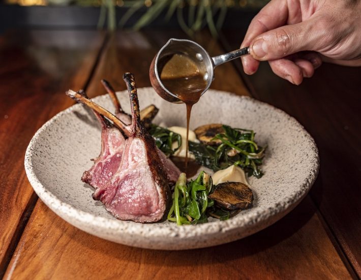 Το νέο μενού του Monk Gastrobar αποδεικνύει ότι το καλό κρέας και το καλό κρασί αλλά και ο ζύθος πάνε παρέα
