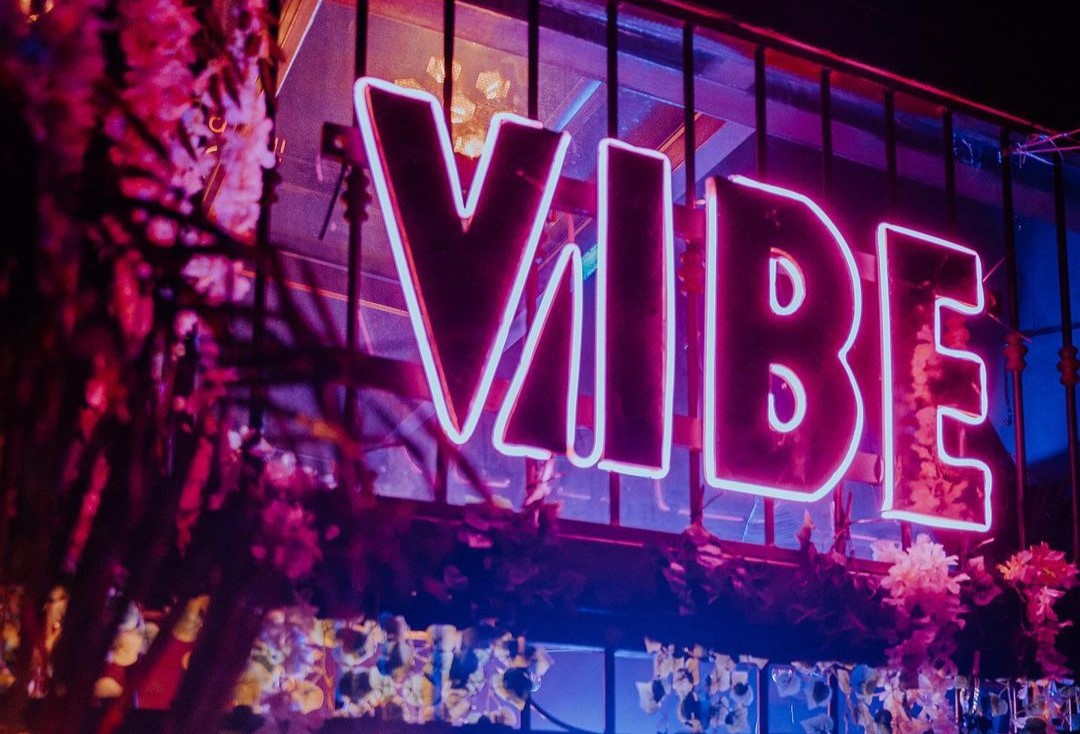 Το επόμενο Vibe event έρχεται στην Blender Gallery και συνδυάζει τέχνη, μόδα & μουσική