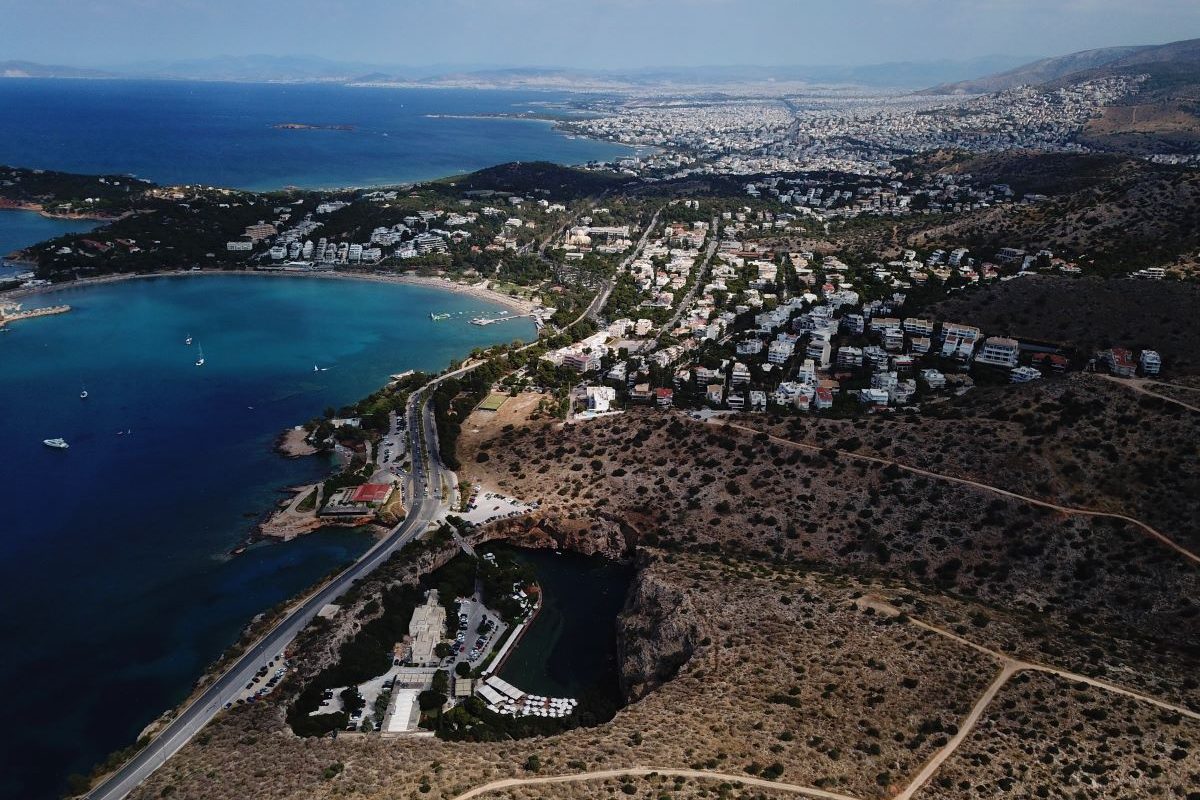 Τα «φιλέτα» της Εκκλησίας καλοβλέπουν Έλληνες και ξένοι επενδυτές στη Βουλιαγμένη