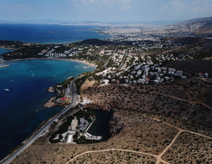 Φασκομηλιά: Τι μπλοκάρει την Εκκλησία να «αξιοποιήσει» τα 1.300 στρέμματα γης πάνω από τη Λίμνη Βουλιαγμένης