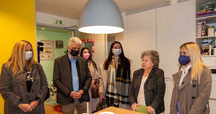 ΕΕΑ: Δώρα για τα Χριστούγεννα στα παιδιά που φιλοξενούνται σε 9 δομές και ιδρύματα