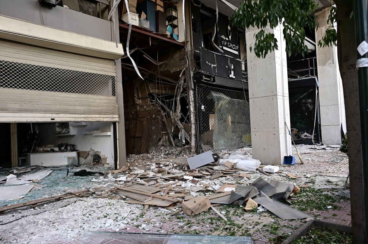 Πειραιάς: Έκρηξη βόμβας στο κέντρο – Υλικές ζημιές σε πολυκατοικία