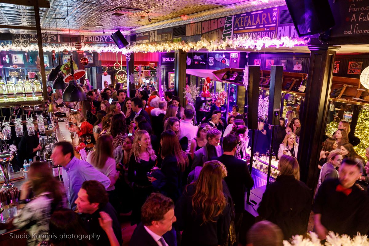 «The Magic of Giving»: Με ένα χριστουγεννιάτικο πάρτι γιόρτασαν τα TGI FRIDAYS™ τα γενέθλιά τους, στηρίζοντας τον Δεσμό