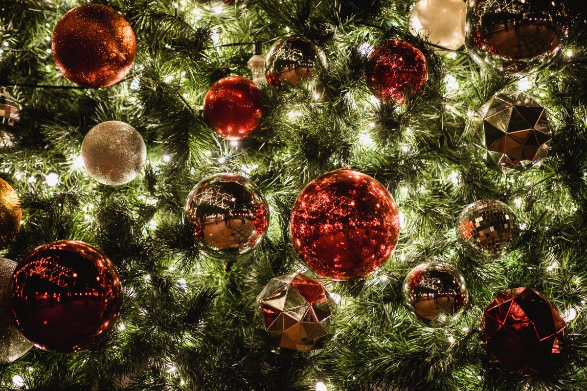 Ο Άγιος Δημήτριος «ντύνεται» χριστουγεννιάτικα – Το εορταστικό πρόγραμμα εκδηλώσεων