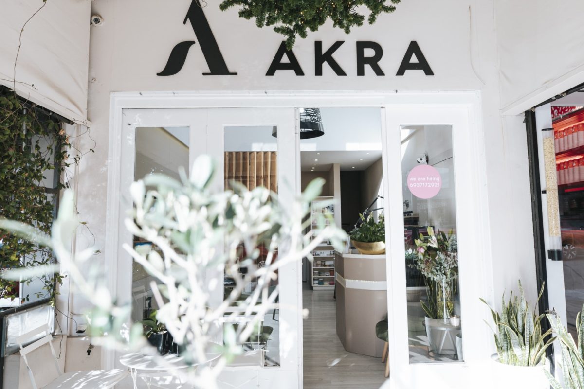 Οι τρεις λόγοι που οι Γλυφαδιώτισσες ορκίζονται στο Akra Nail Spa