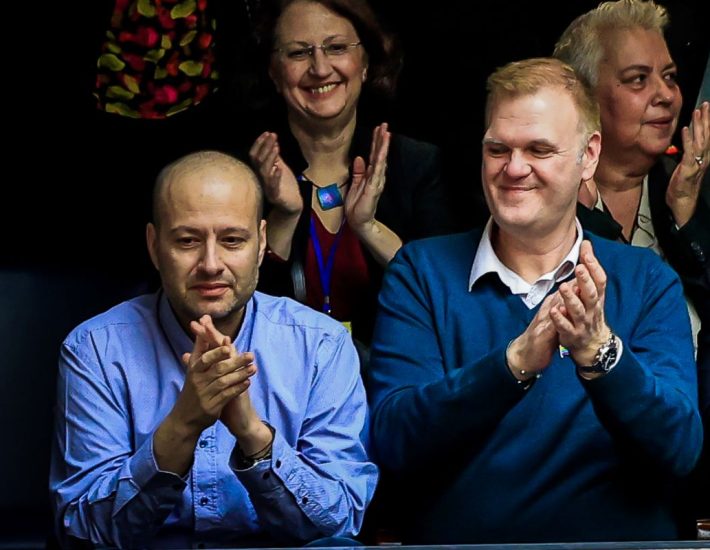 Νέα Σμύρνη: «Θα γίνουμε επιτέλους μία οικογένεια με δύο επίθετα» λέει το ομόφυλο ζευγάρι που έχει τρία παιδιά