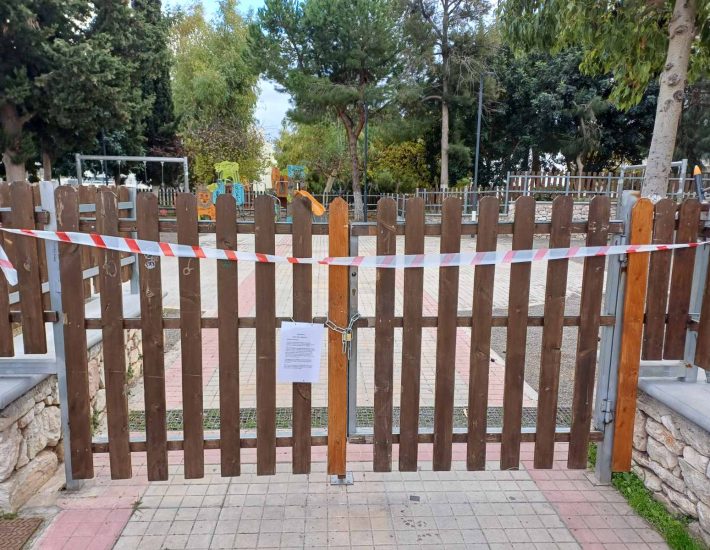 Άγιος Δημήτριος: «Λουκέτο» σε 14 παιδικές χαρές – Ανακλήθηκε η άδεια της εταιρείας που τις πιστοποιήσε