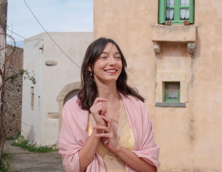 Μαρίζα Καρύδη: Η νότια ακτιβίστρια που άφησε τη Γλυφάδα και ζει πια μόνιμα στα Κύθηρα