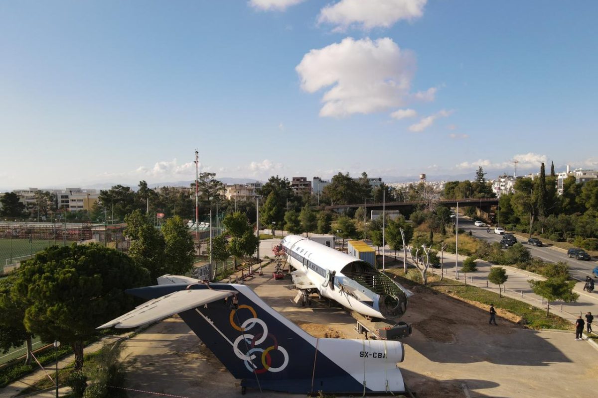Λ. Βουλιαγμένης: Πού ακριβώς τοποθετήθηκε το αεροπλάνο της Ολυμπιακής