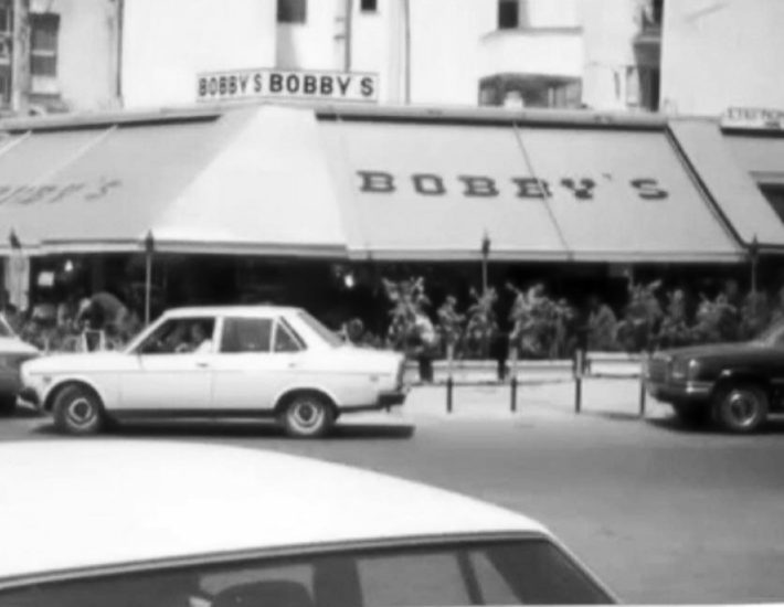 Πώς η Αμερικανική Βάση διαμόρφωσε τη Γλυφάδα: Τα blues, τα burgers, το bowling και οι «αμερικανικές αγορές»